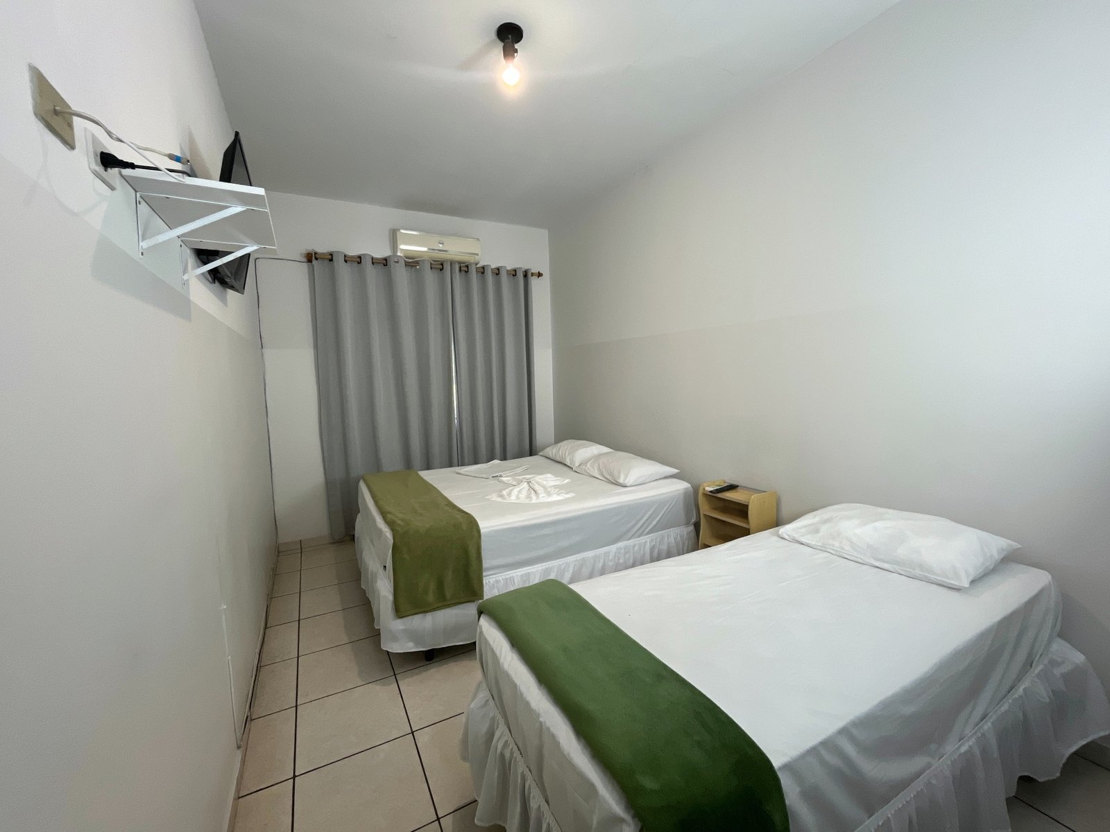 Quarto Duplo com uma cama de casal e uma de solteiro