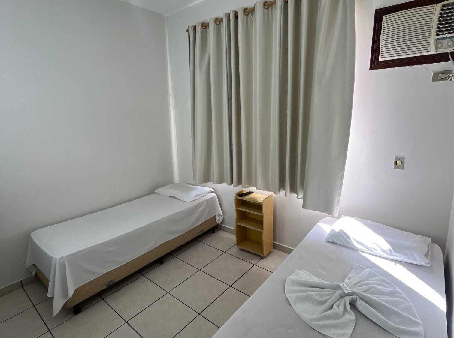 Quarto Duplo Solteiro com duas camas de solteiro