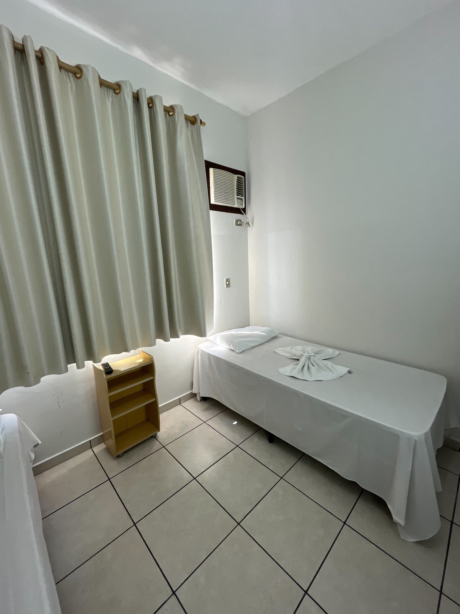 Outra vista do Quarto Individual com ar-condicionado