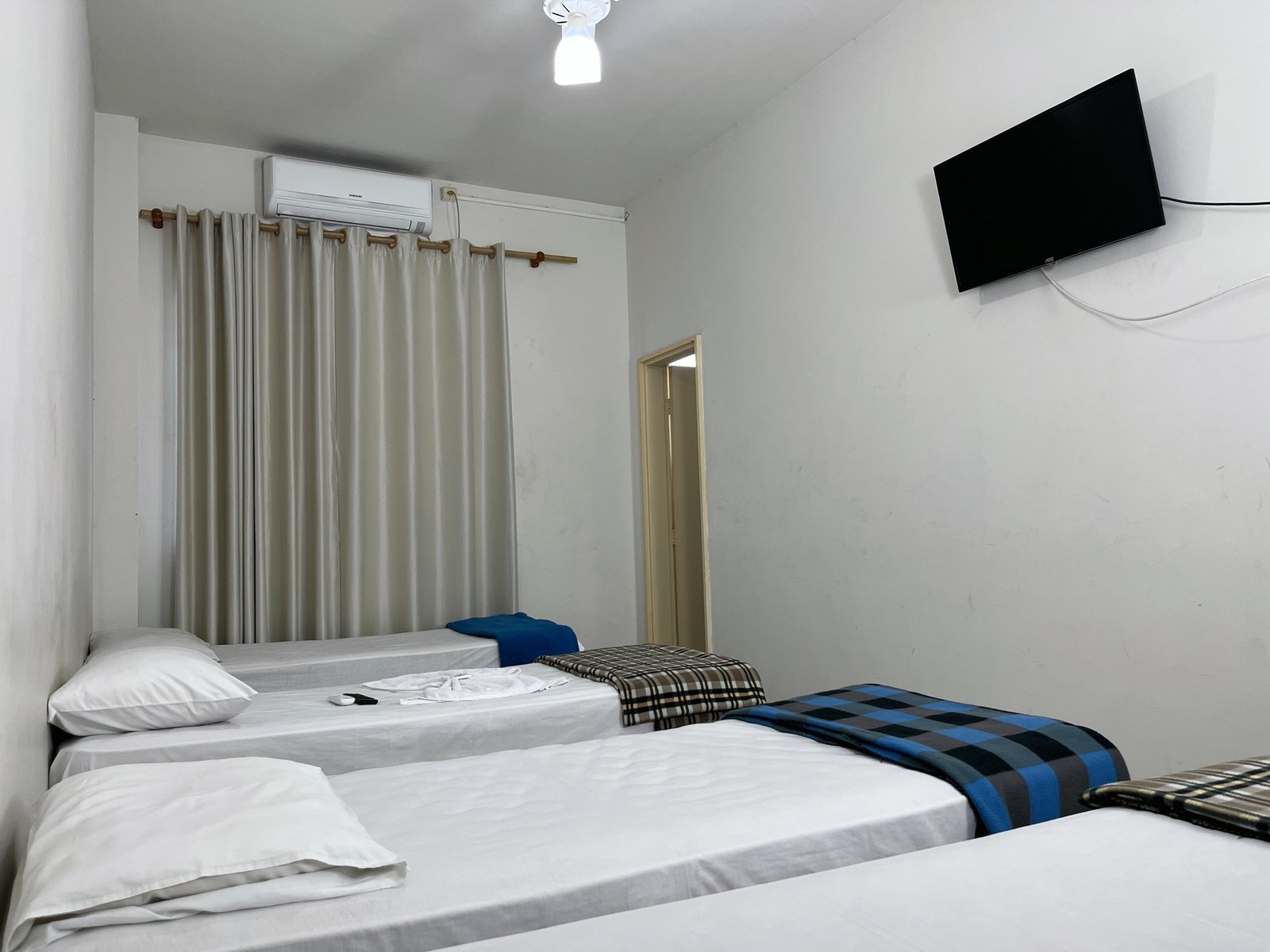 Quarto Quádruplo com quatro camas de solteiro